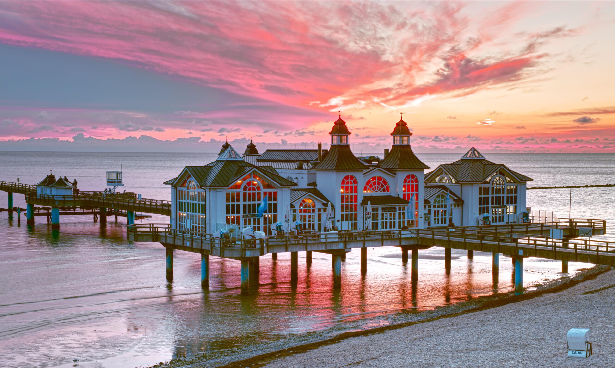 Seebrücke Sellin auf Rügen bei Sonnenuntergang